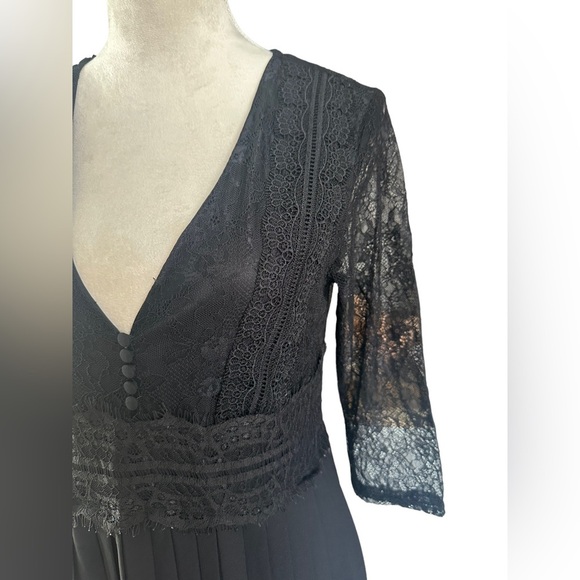 Zara v-neck 3/4 sleeve midi lace pleated black dress - Picture 2 of 9